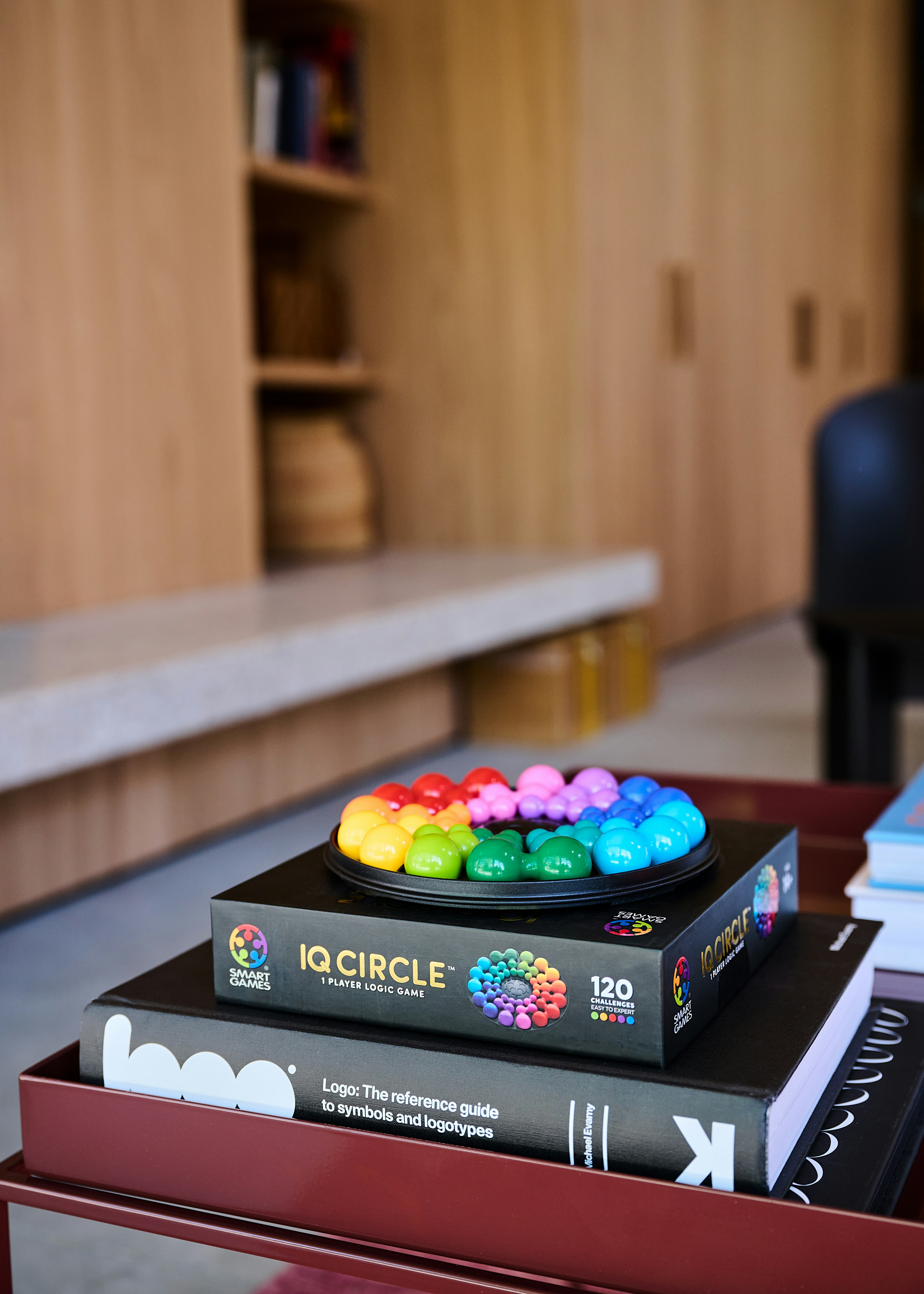 06 Smart Games IQ Lifestyle Photo 02 Smart Games IQ Deluxe Editions