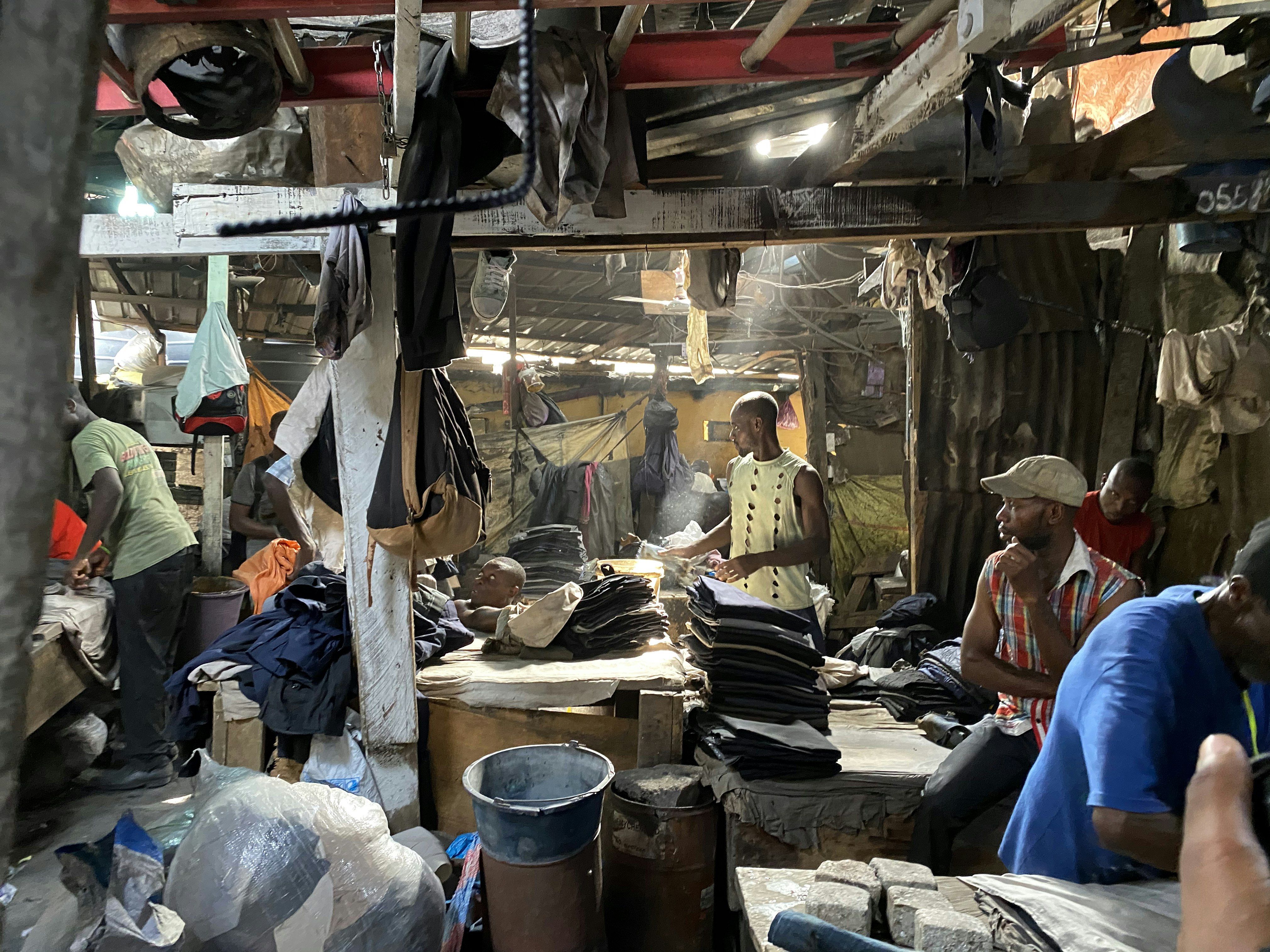 Kledingmarkt in Ghana