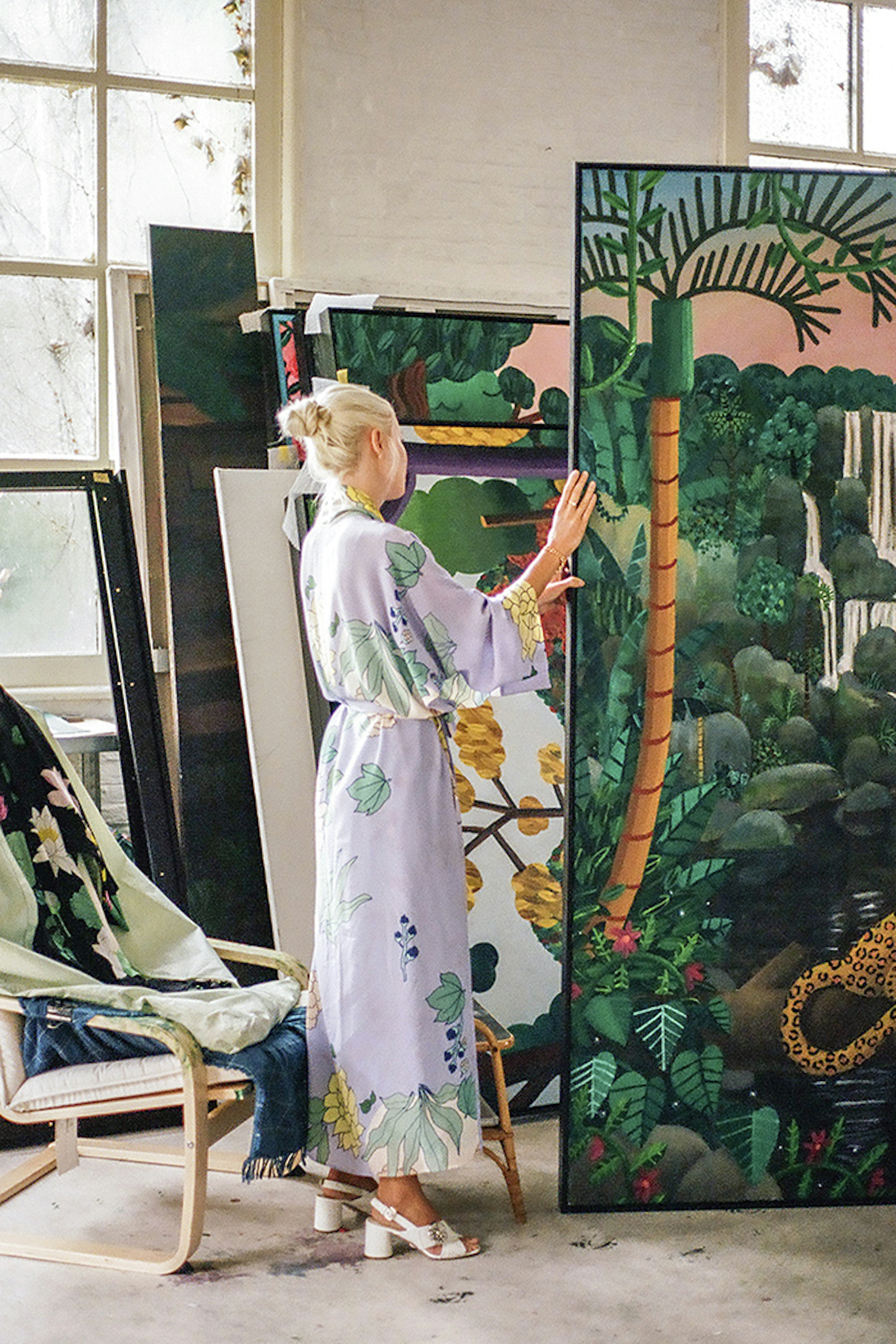 Charlotte de Geyter in het atelier van Ben Sledsens © Eva Donckers Charlotte de Geyter in het atelier van Ben Sledsens © Eva Donckers