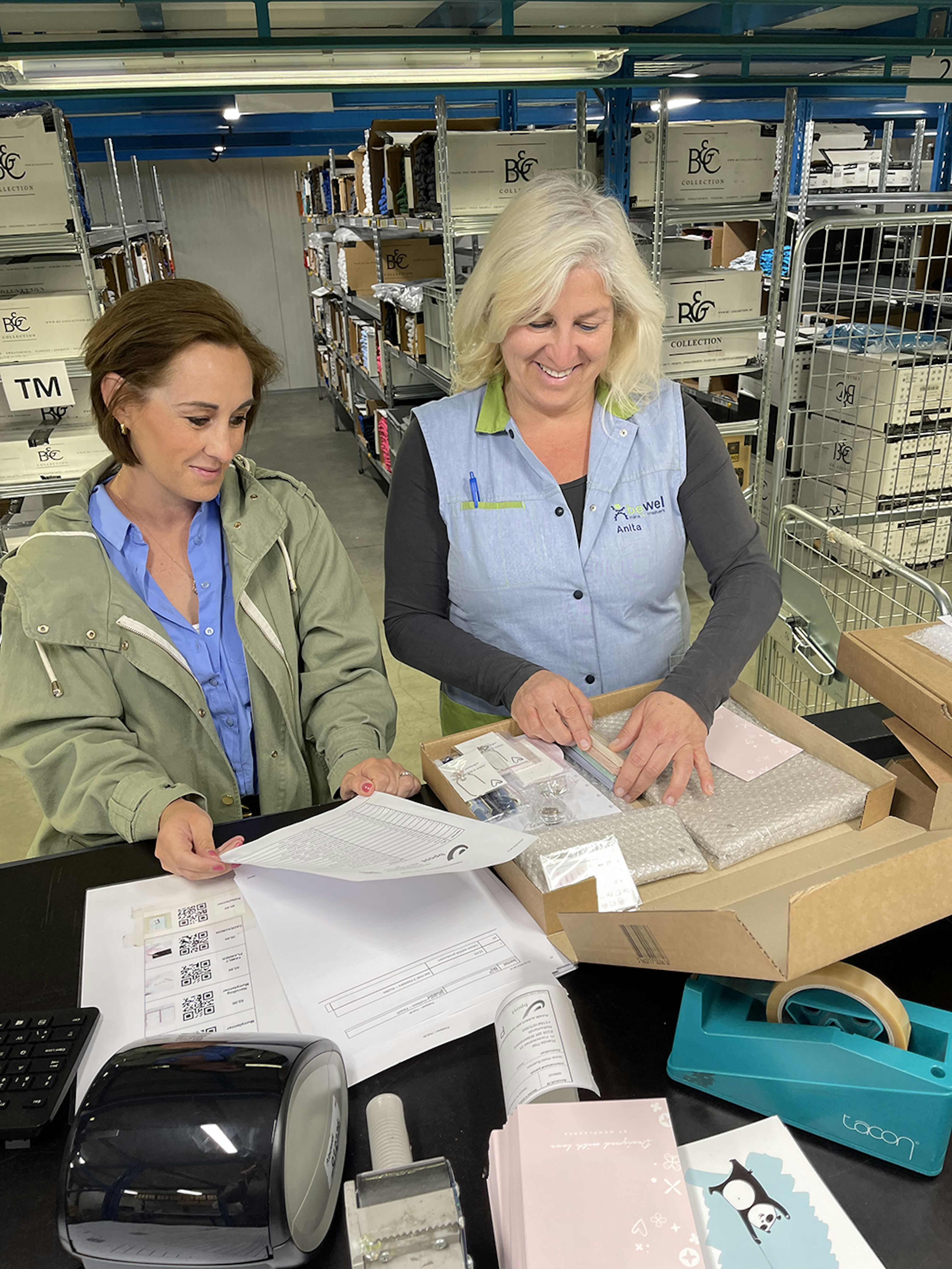 Bewel 1 Marijke Beirens en medewerkster Bewel