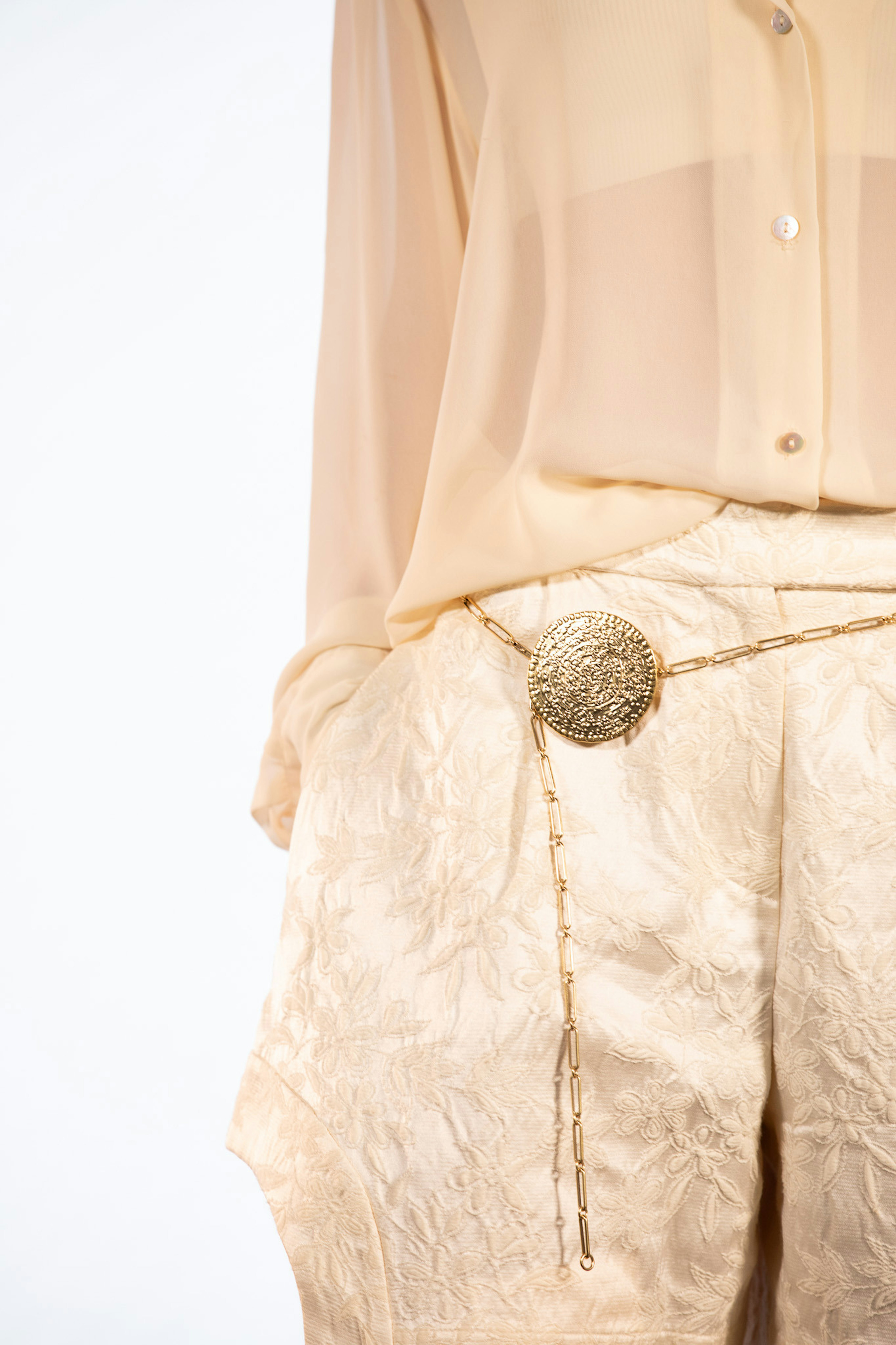 Credit VIDEOFY disc bracelet in samenwerking met jade croo die je ook kan hangen aan ketting als riem 1 V3 A8670 Credit VIDEOFY disc bracelet in samenwerking met jade croo die je ook kan hangen aan ketting als riem 1 V3 A8670