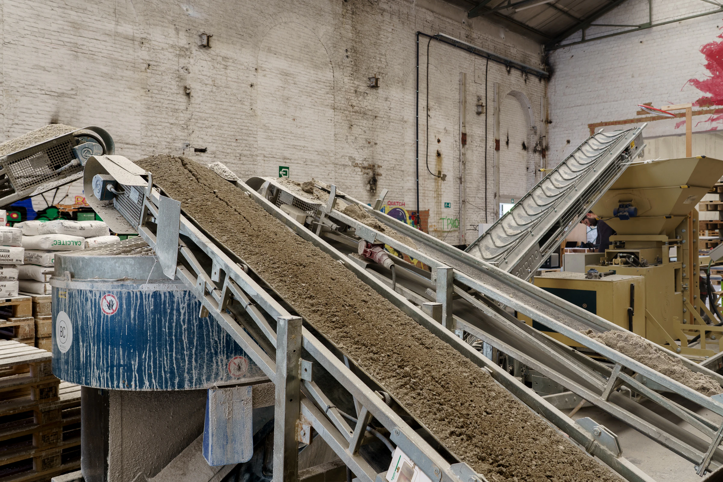 Hvdv25 gent waste brick for ding 3 zoom transport naar mixer Hvdv25 gent waste brick for ding 3 zoom transport naar mixer