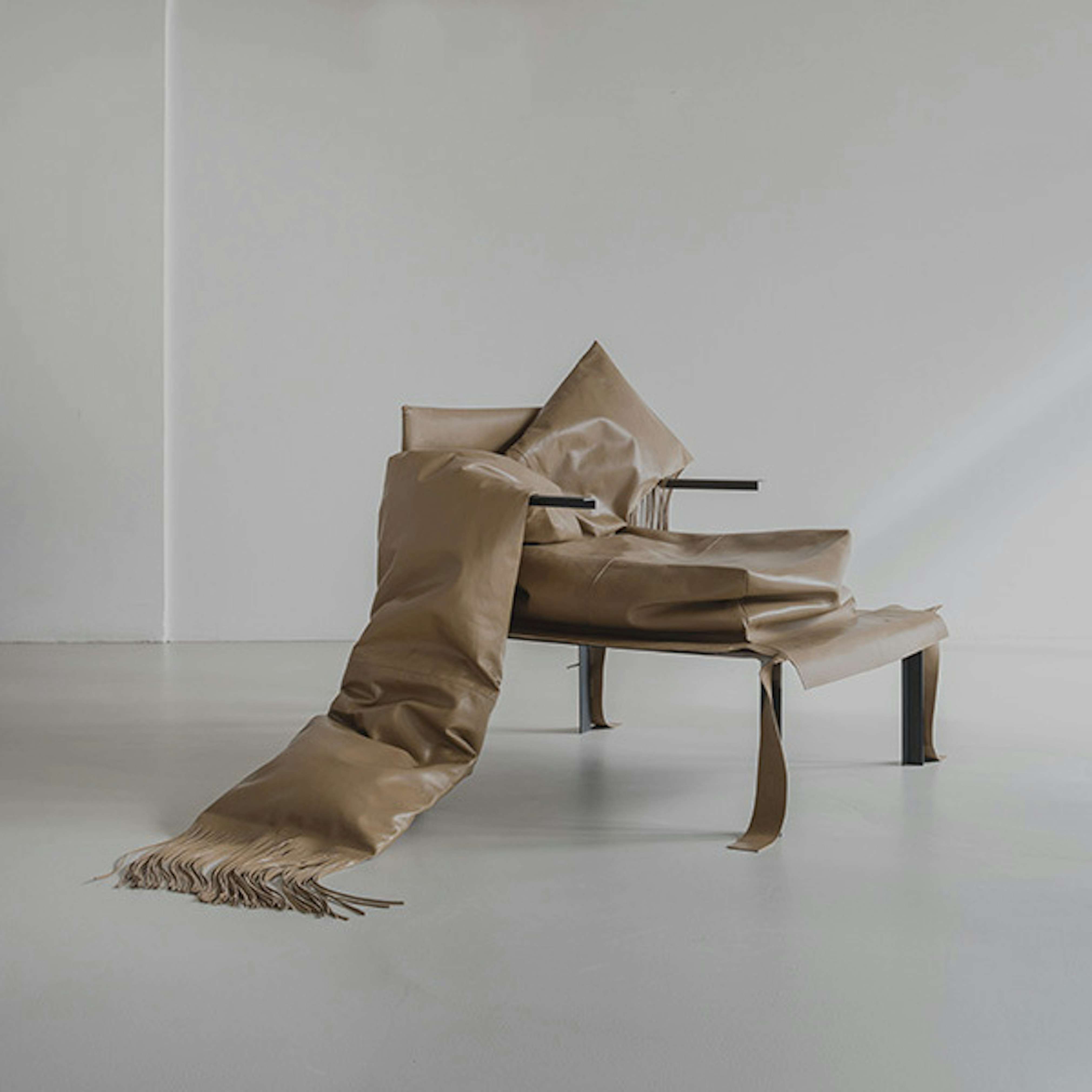 Low pillow chair, Lukas Gschwandtner - Maniera © Jeroen Verrecht Low pillow chair, Lukas Gschwandtner - Maniera © Jeroen Verrecht