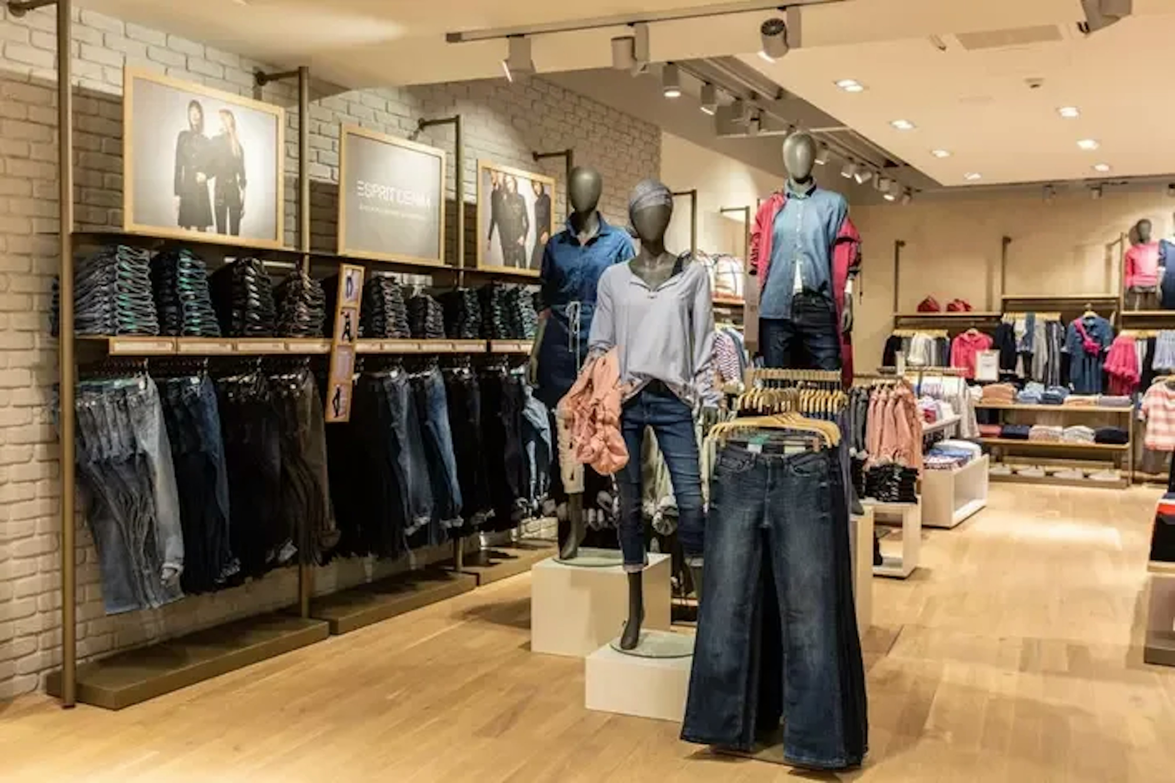 Visual merchandising bart adriaensen esprit flanders dc Visual merchandising bart adriaensen esprit flanders dc